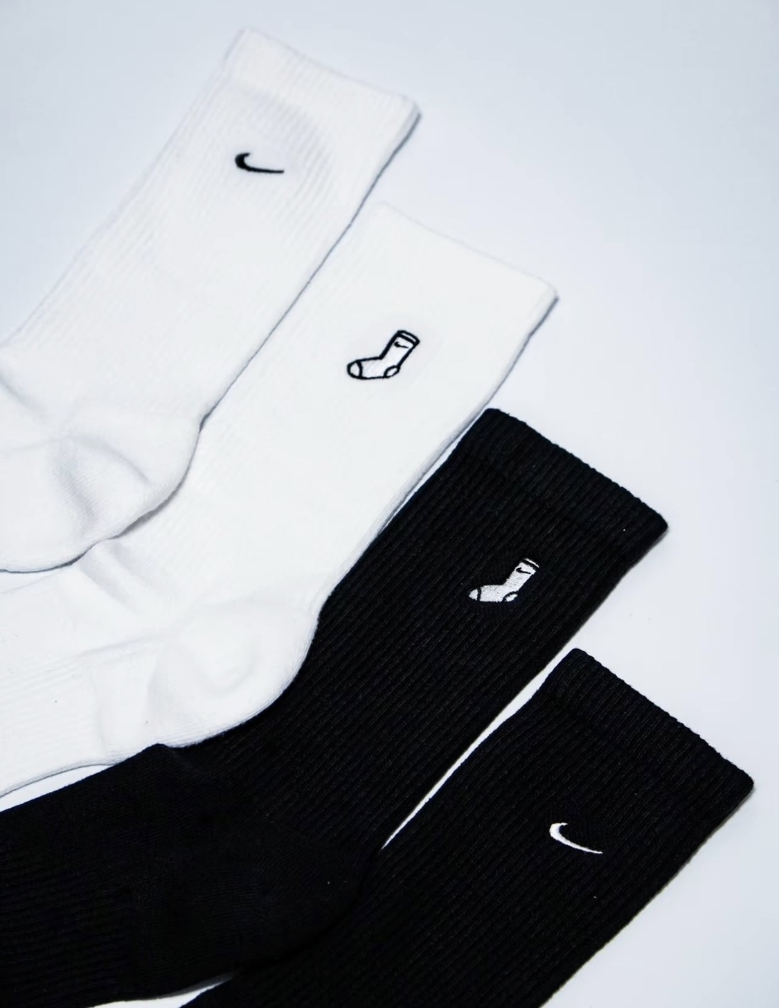 【現貨】Nike 小勾襪子刺繡圖案Logo 男女同款 兩入一組 中筒襪