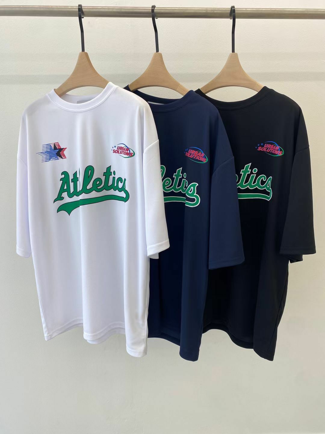 英文字圖案短袖Tee And More-027T