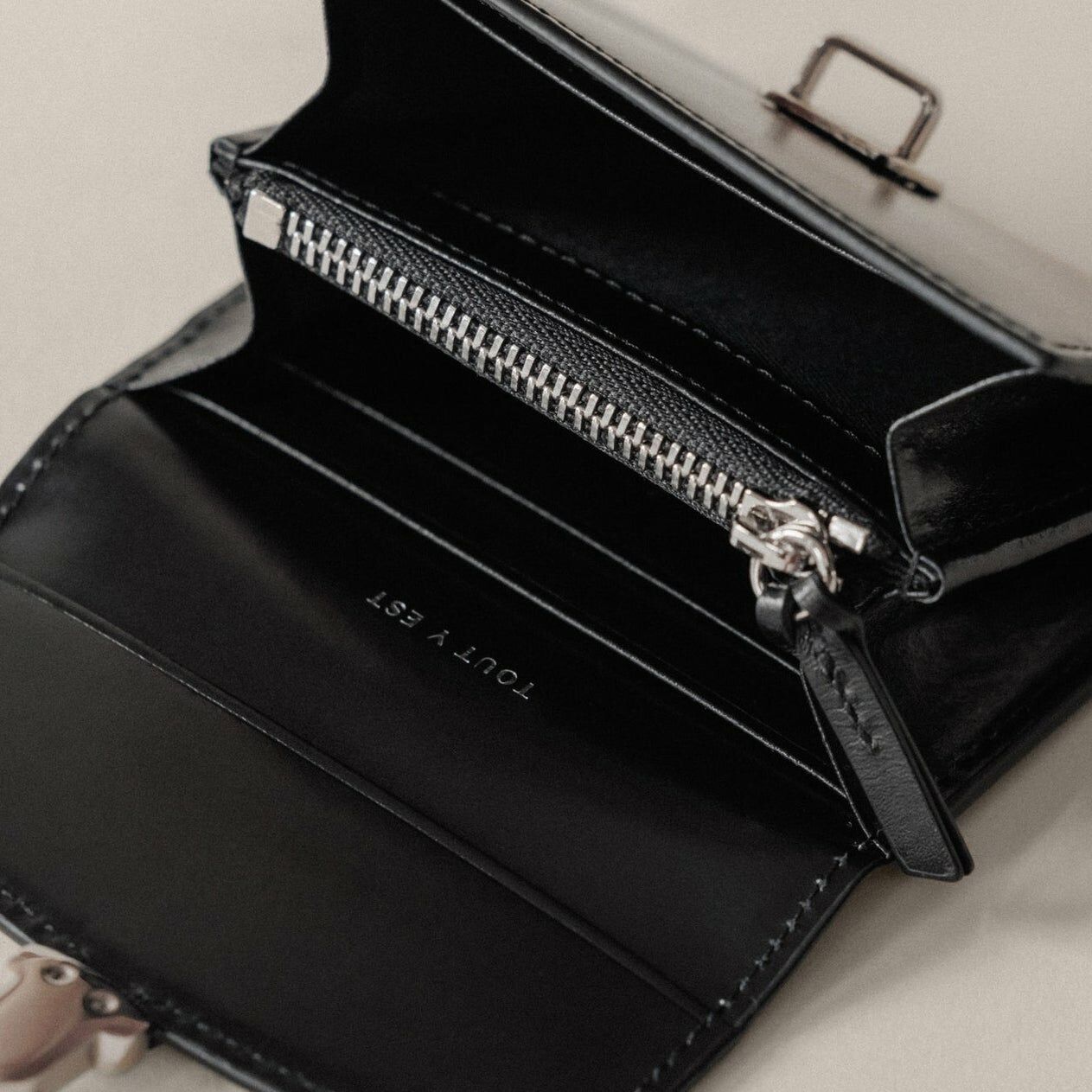 TOUT Y EST PORTE CARTES LOQUET