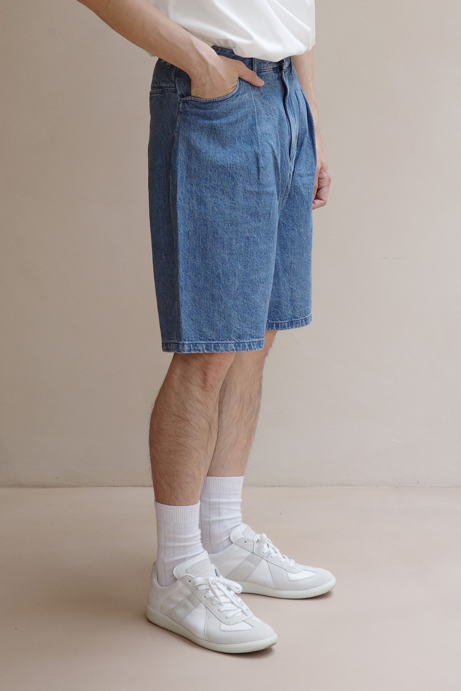 FARAH TWO TUCK WIDE TAPERED SHORTS (2色)