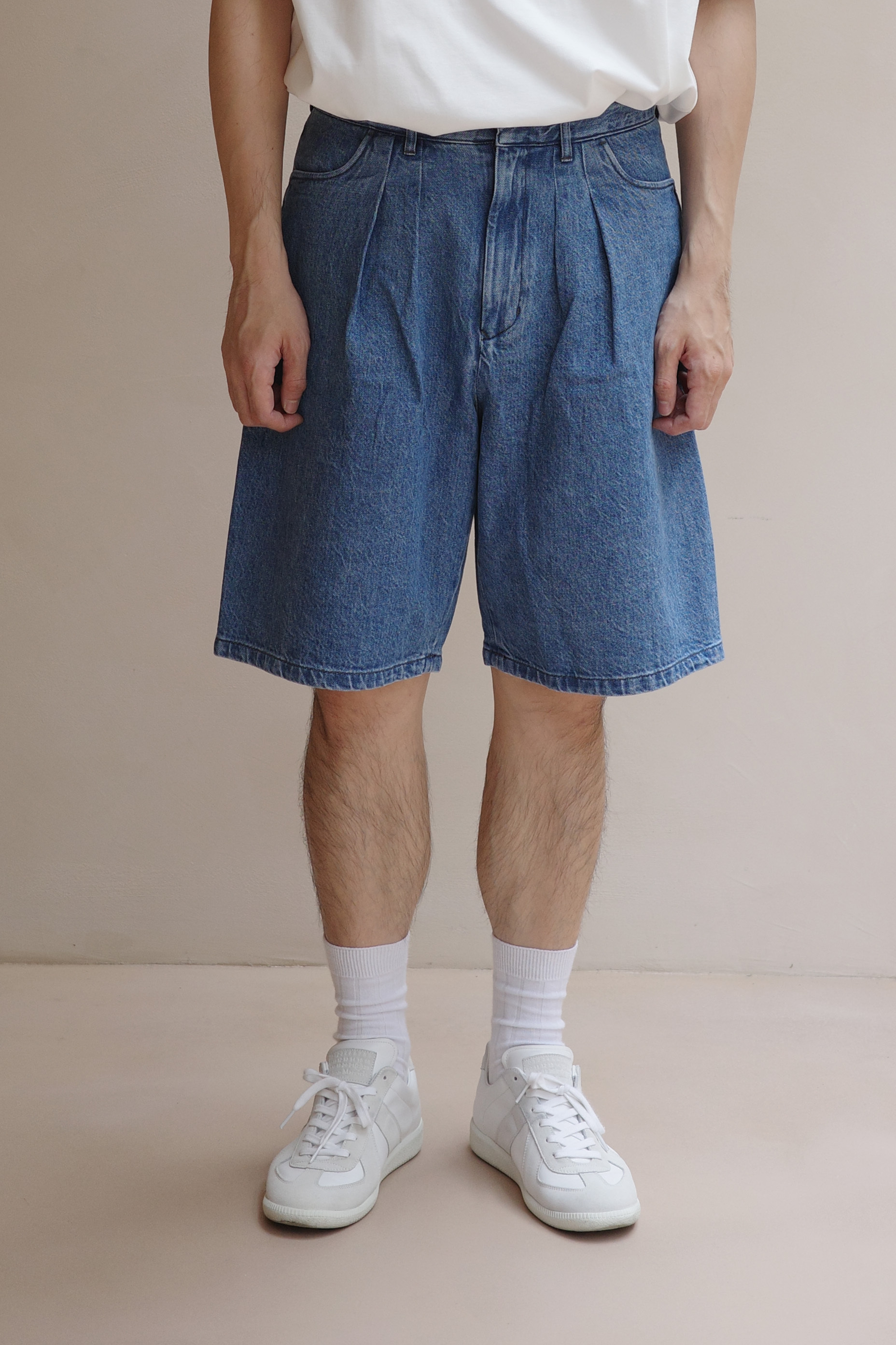 FARAH TWO TUCK WIDE TAPERED SHORTS (2色)