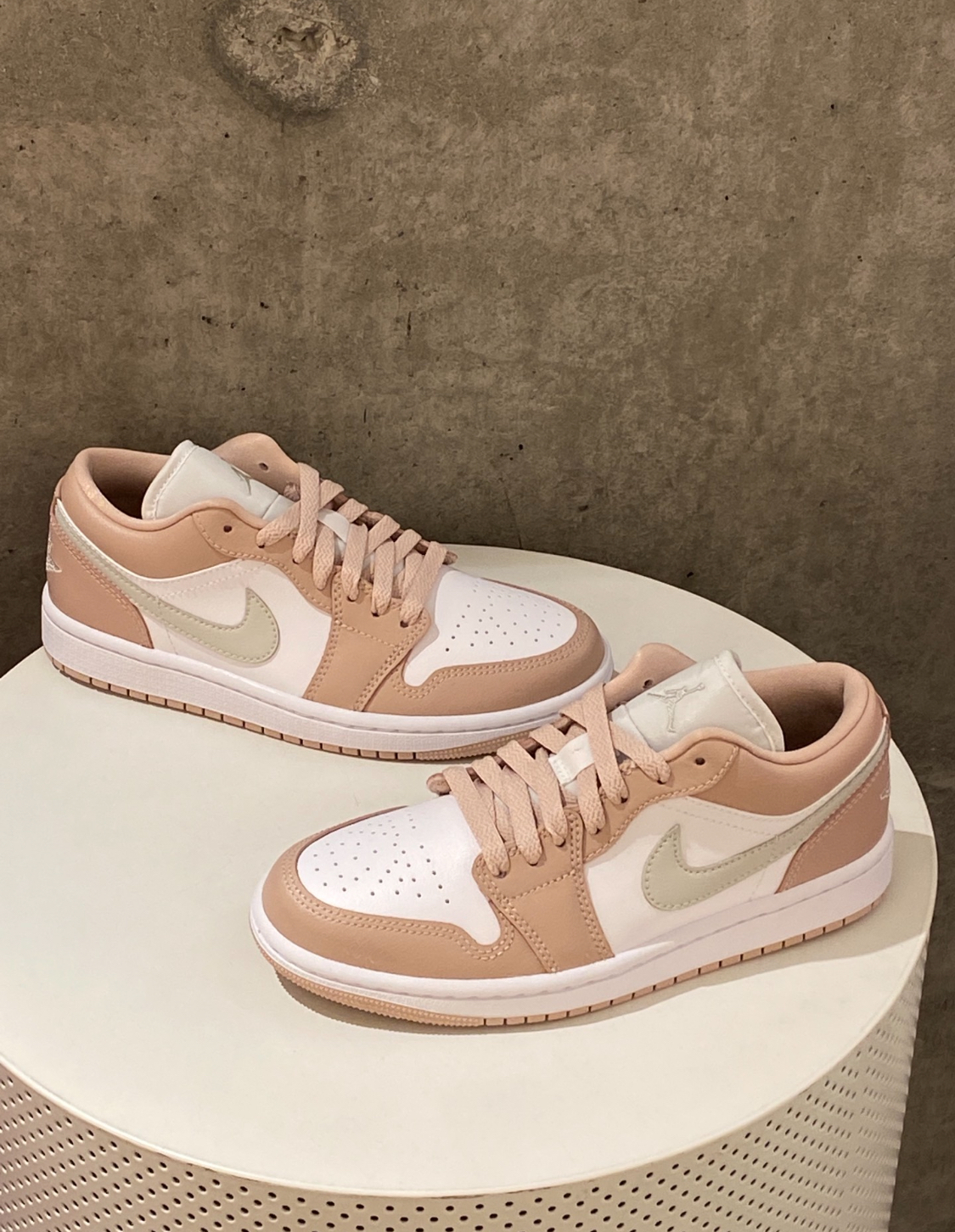 Focus Store】現貨秒發Nike Wmns Air Jordan 1 Low 'Particle