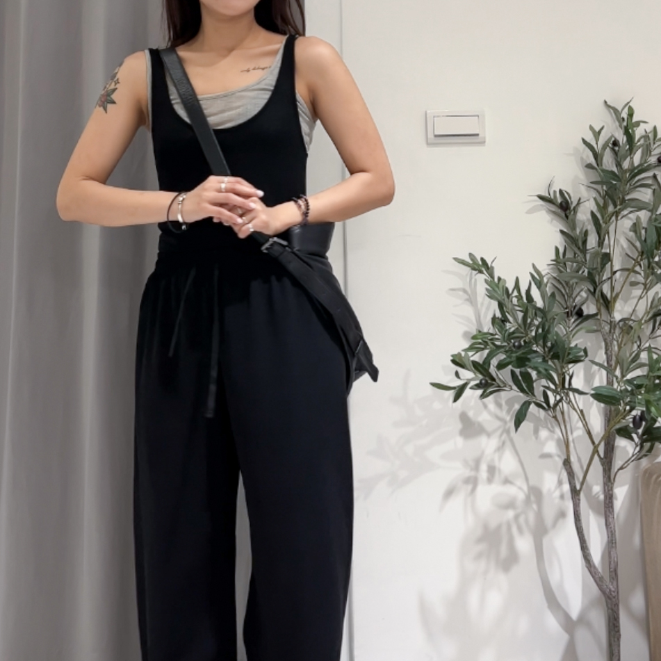 假兩件式疊穿極柔軟手感背心(黑)