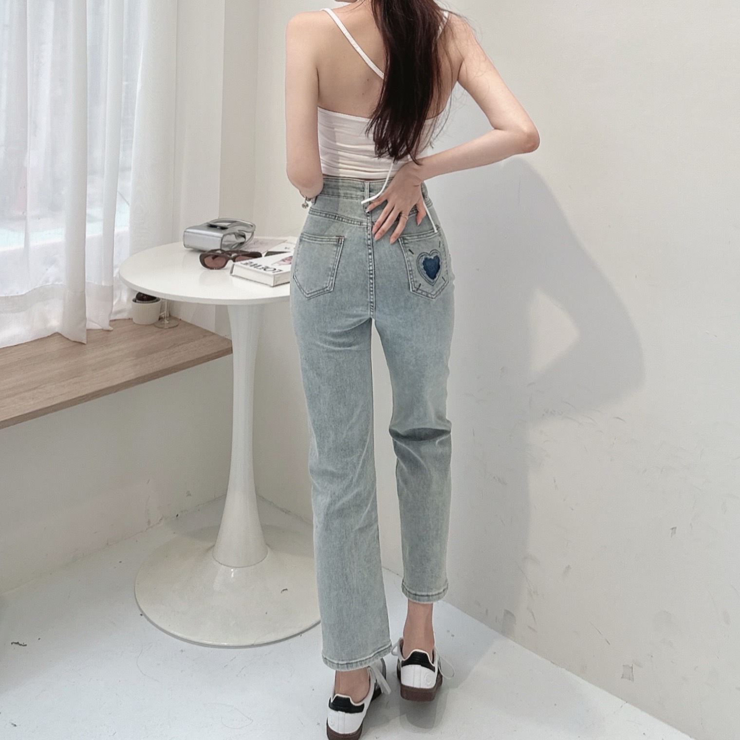 愛心刷破直筒牛仔褲/單一色