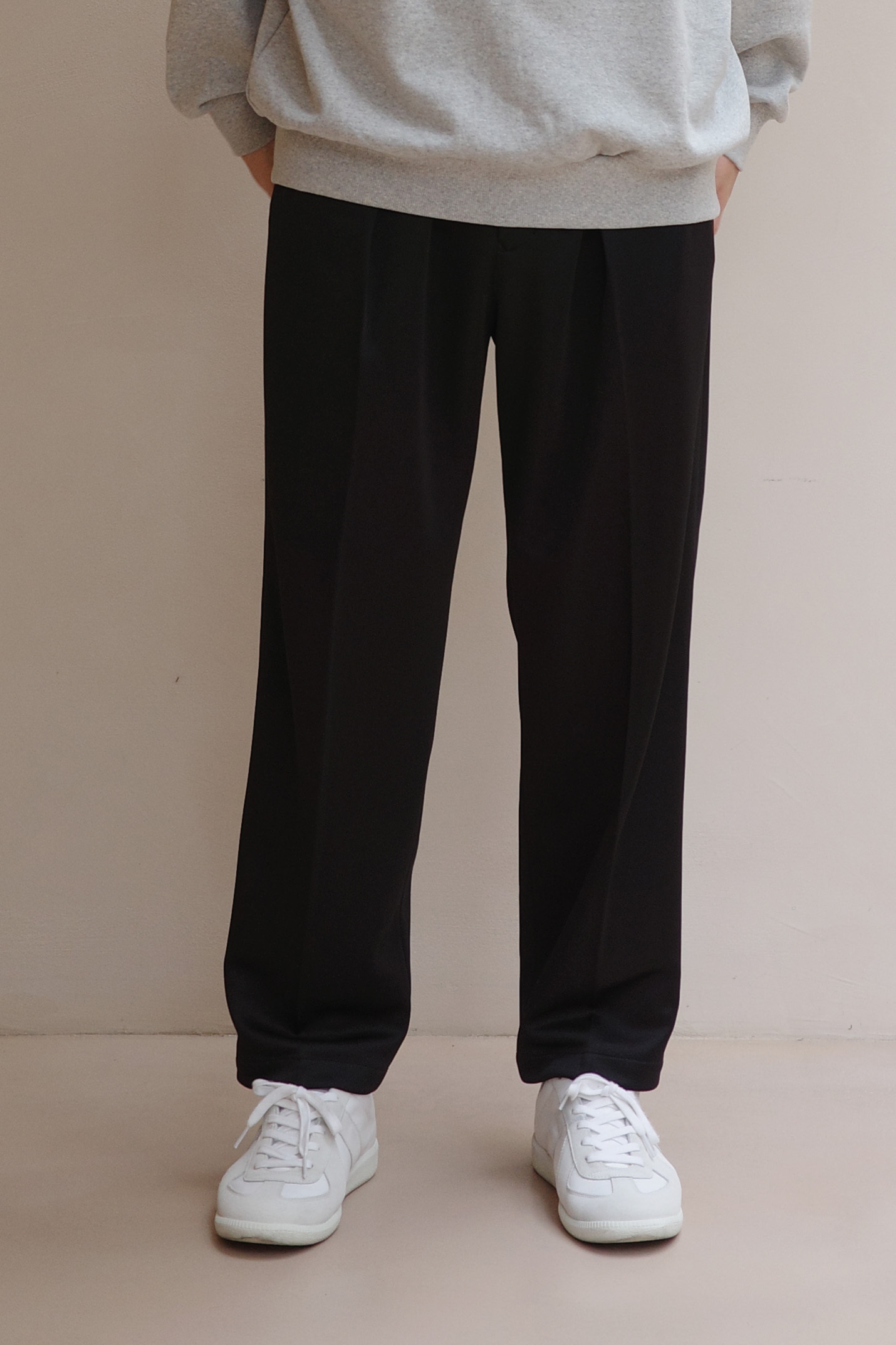 FARAH】 Two-tuck WIde Tapered Pants – ONENESS ONLINE STORE