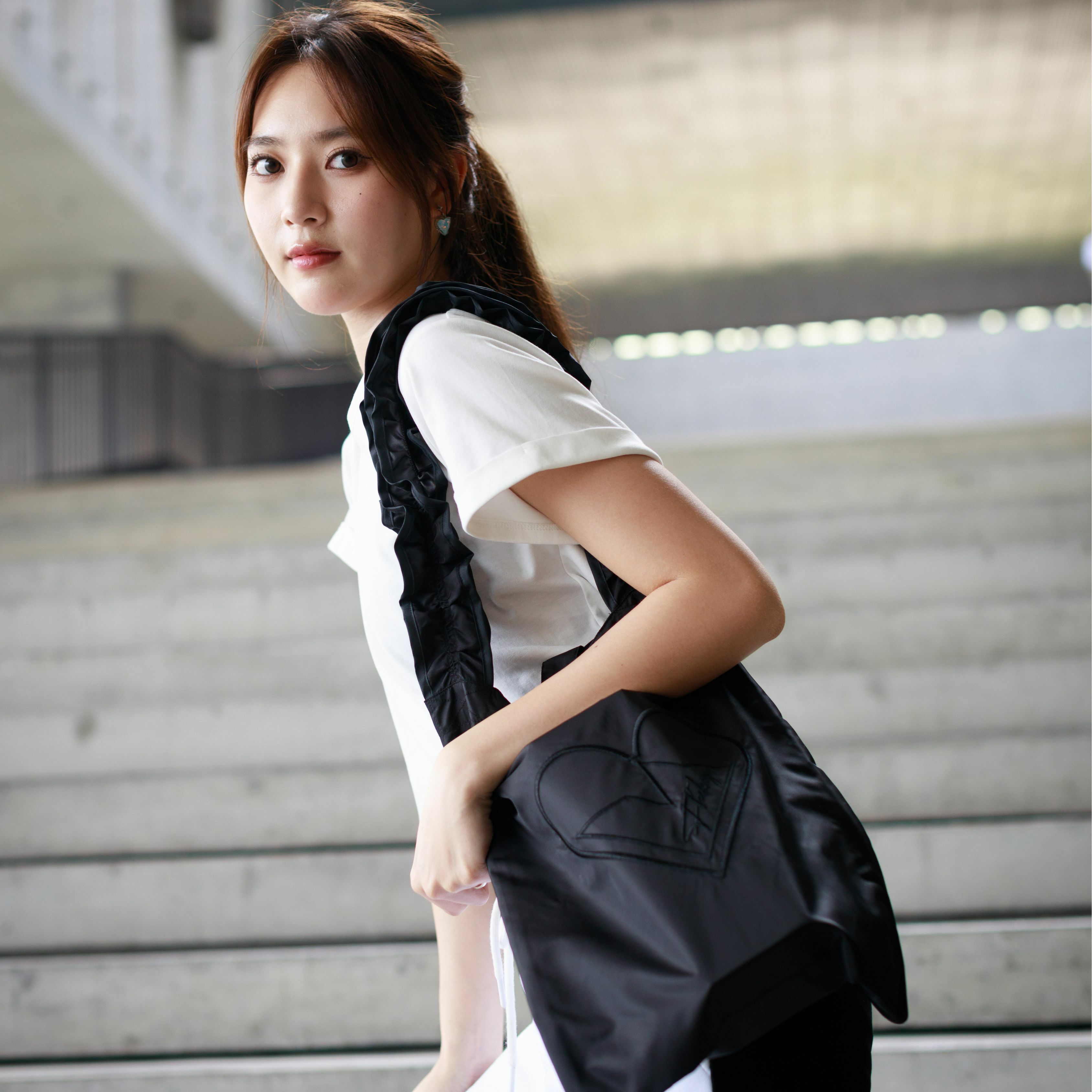 FLAKEY ACTIVE HEART 運動休閒單肩袋(鉉黑)