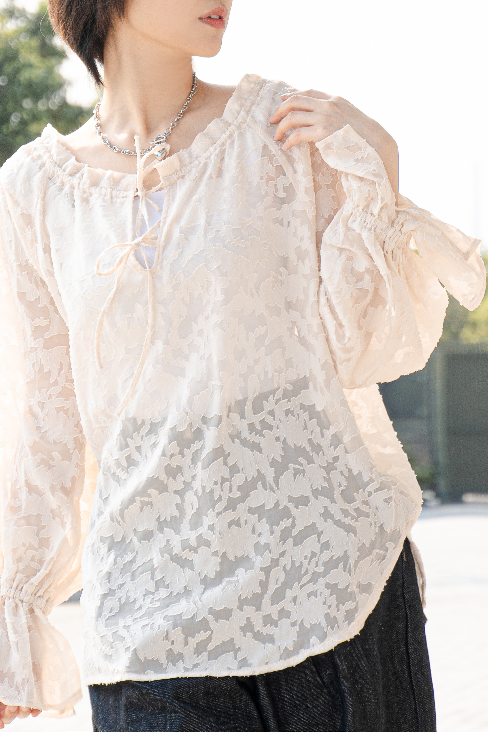 10112 | 輕透感～立體花紋外搭上衣