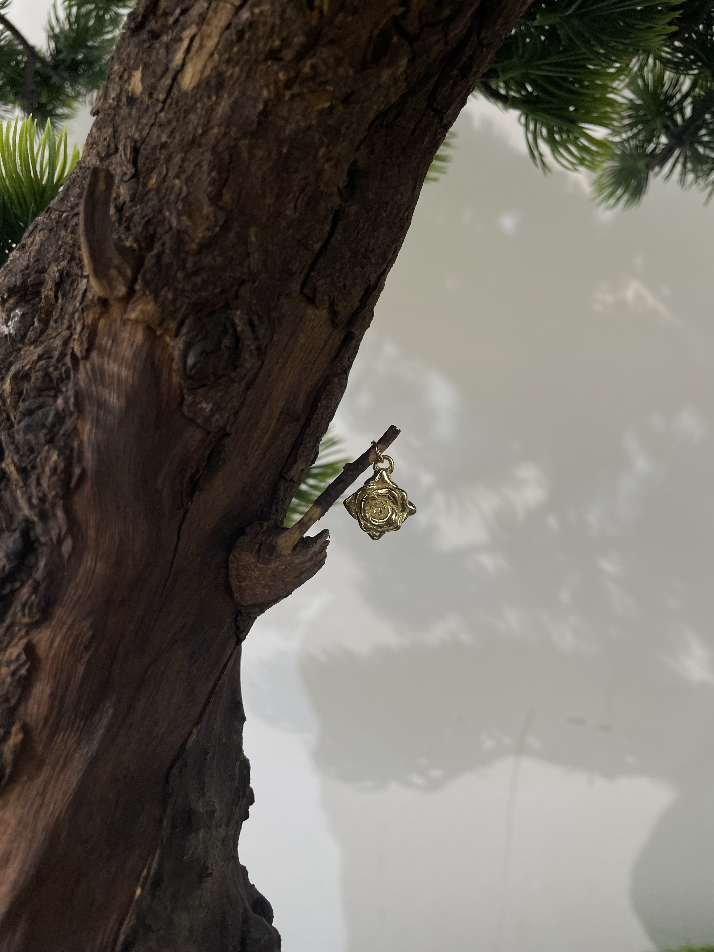 EIKI K18 Rose Pendant