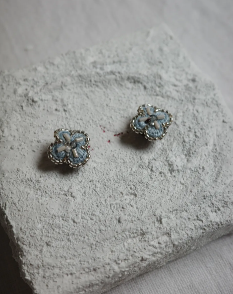 窗的遠方 - 淺藍