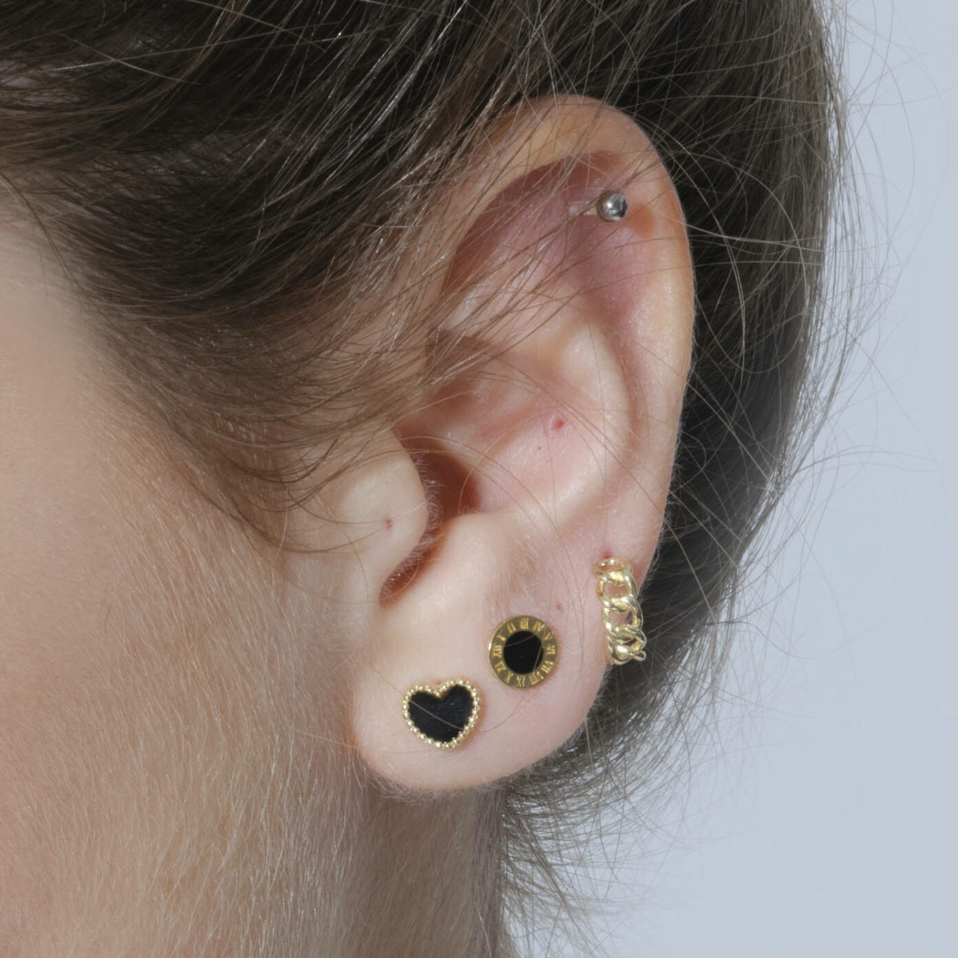 黑絲絨心形琺瑯耳環