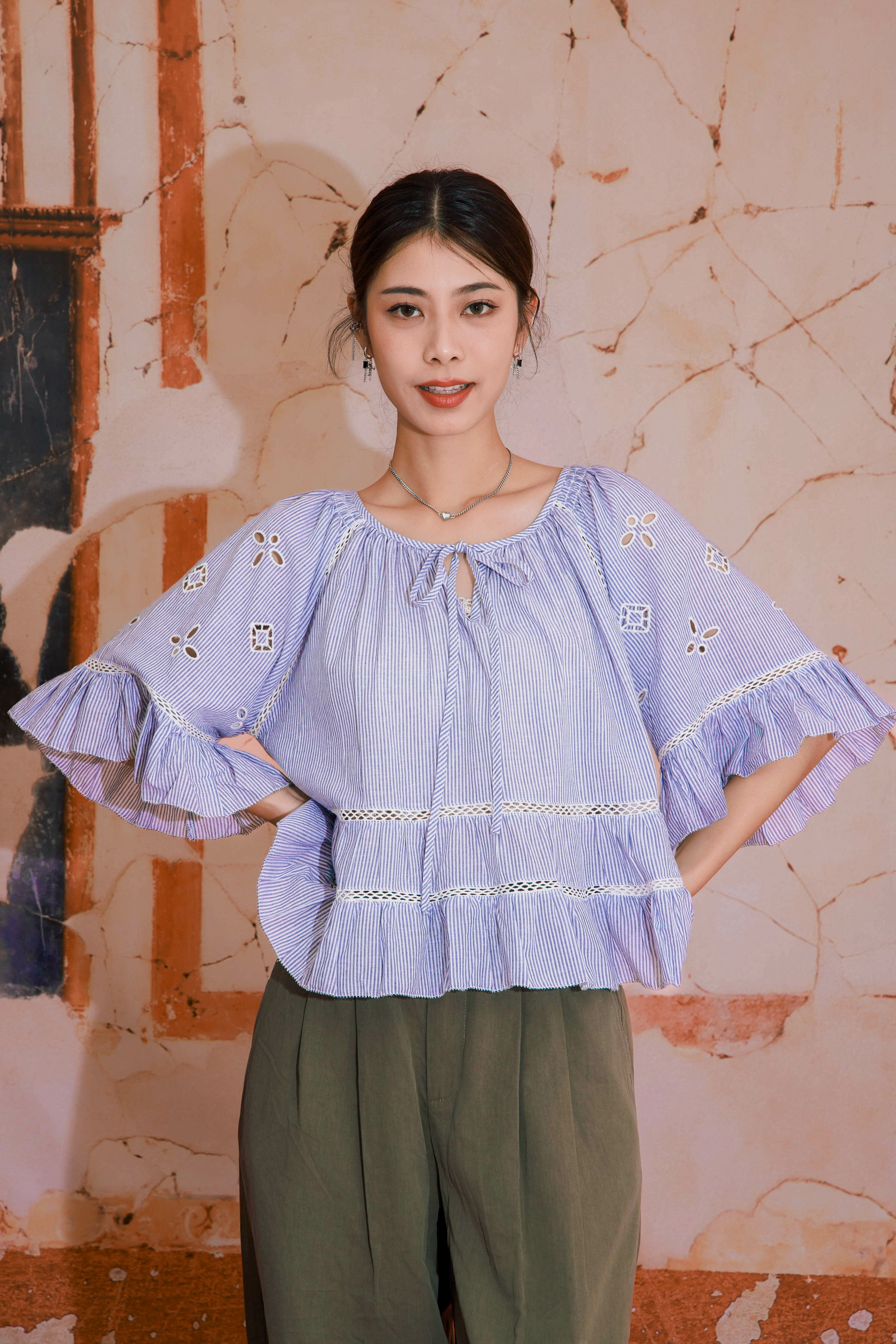 開洞條子恤衫布娃娃上衣 (現貨款式）