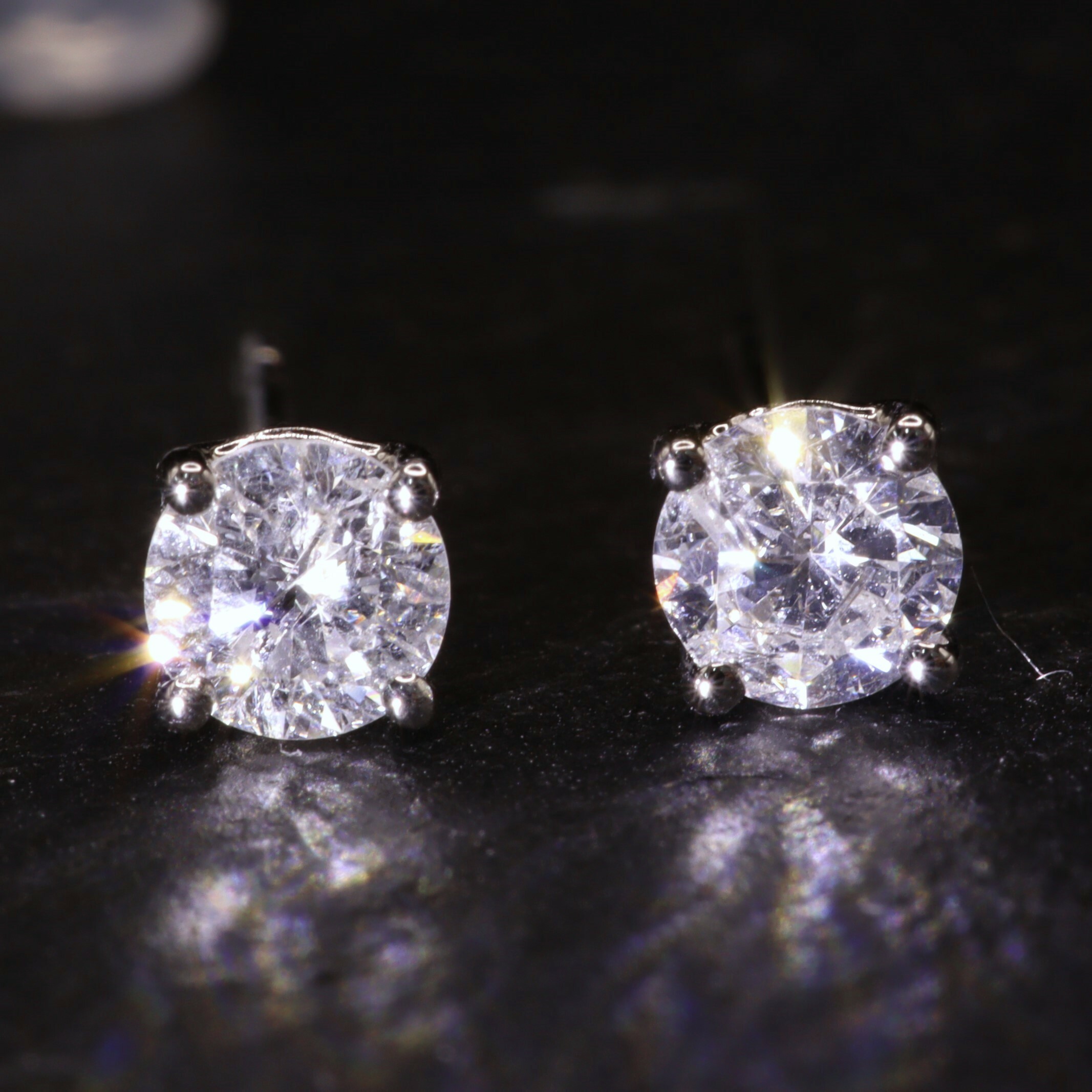 全新18K白金【主石55份鑽石】4爪耳環