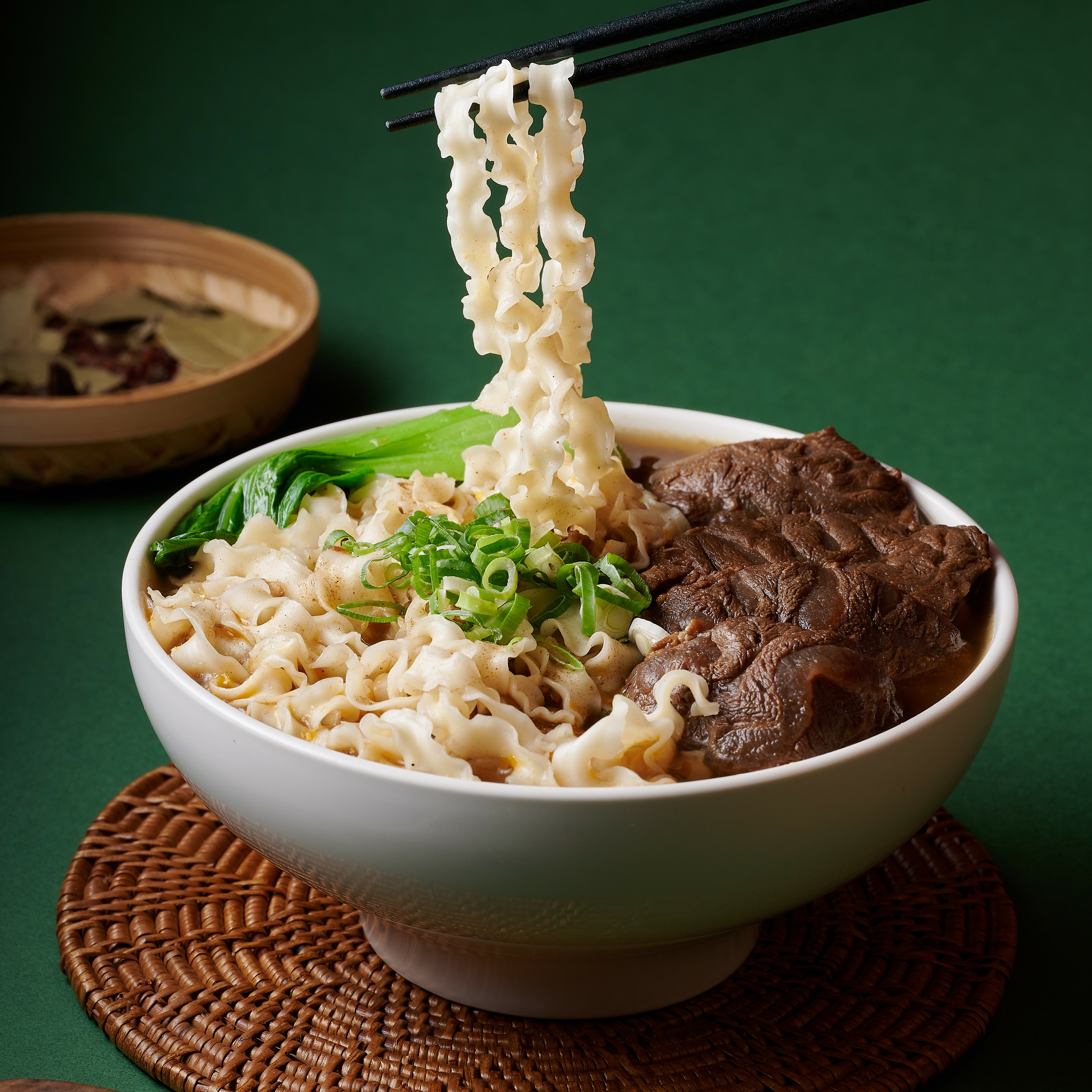 伴手好禮｜常溫同樂福袋 牛肉麵2盒+好運元蹄1盒