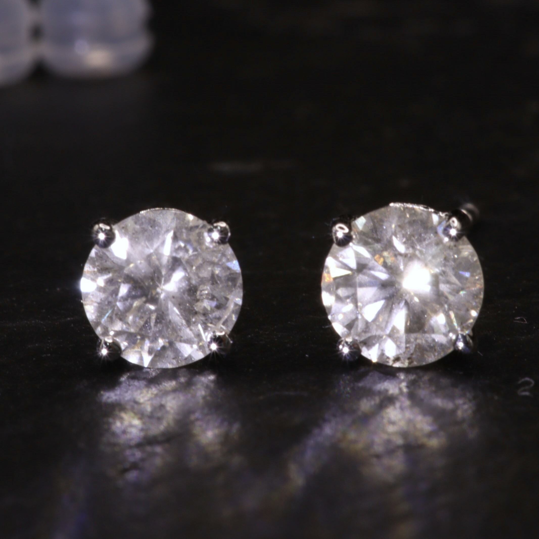 全新18K白金【主石1卡17份鑽石】4爪耳環