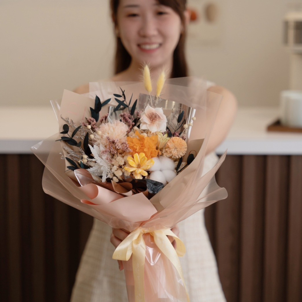 love u 系列康乃馨花束/ 蜜糖香檳康乃馨花色