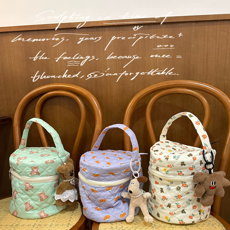 《4021》滿版碎花小熊手提水桶化妝包