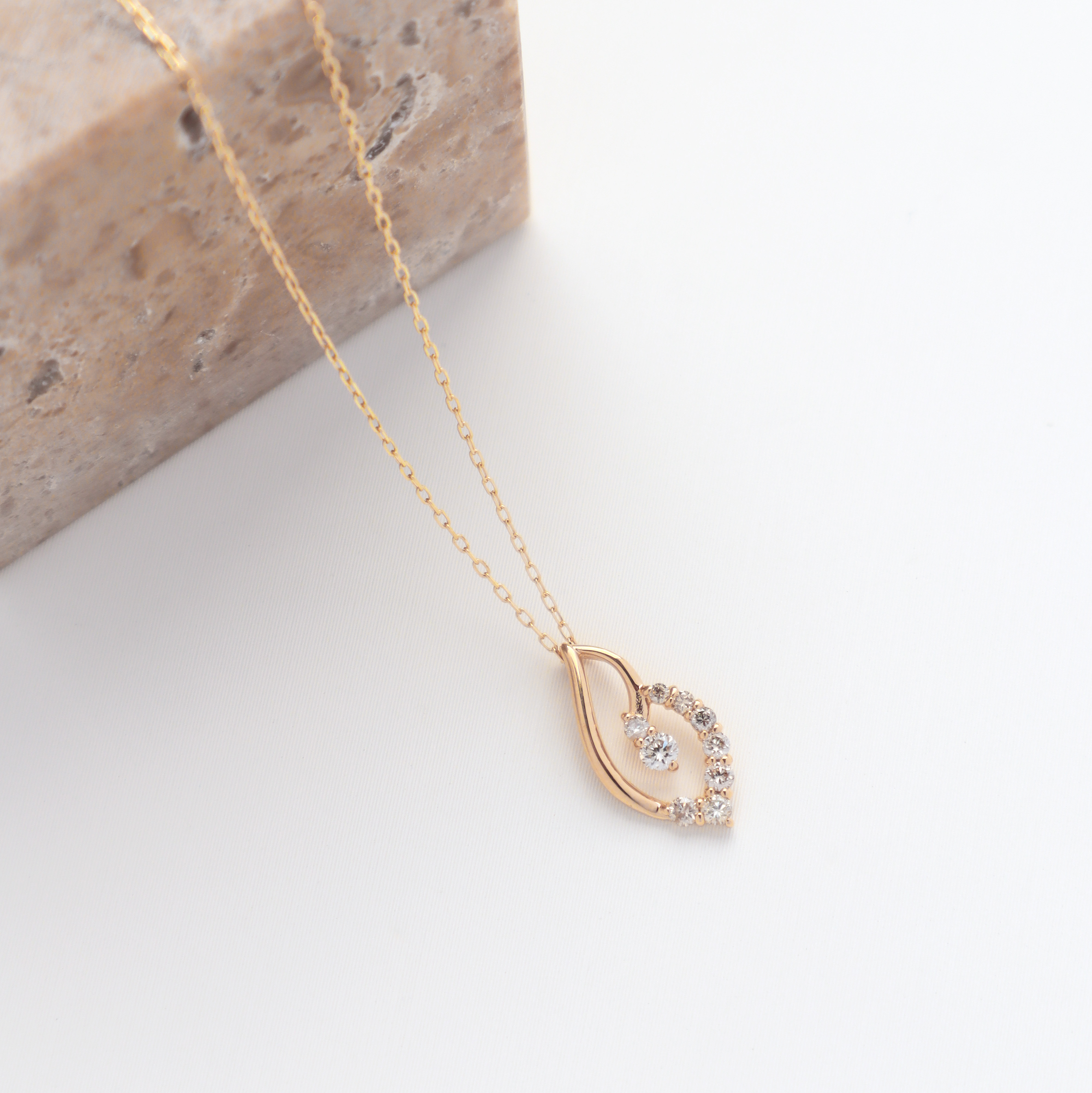 18K/輕羽真鑽墜鍊