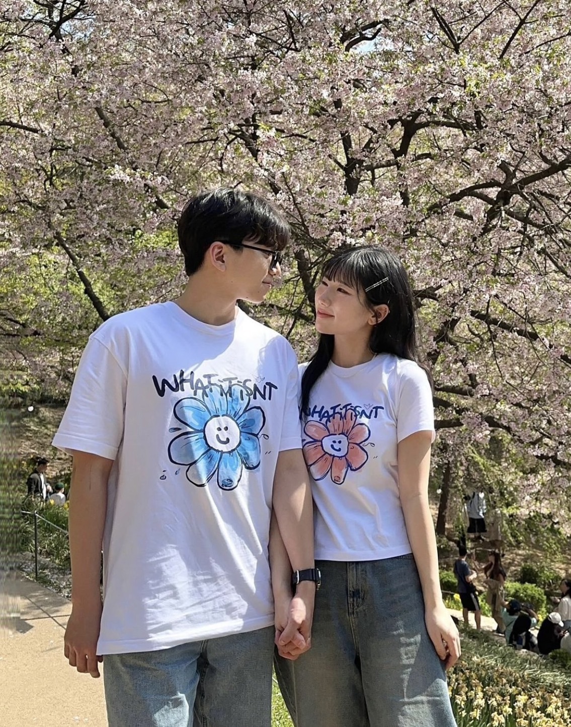 #現貨 韓國  WHAT IT ISNT 小天使 笑臉花花短踢 短袖上衣