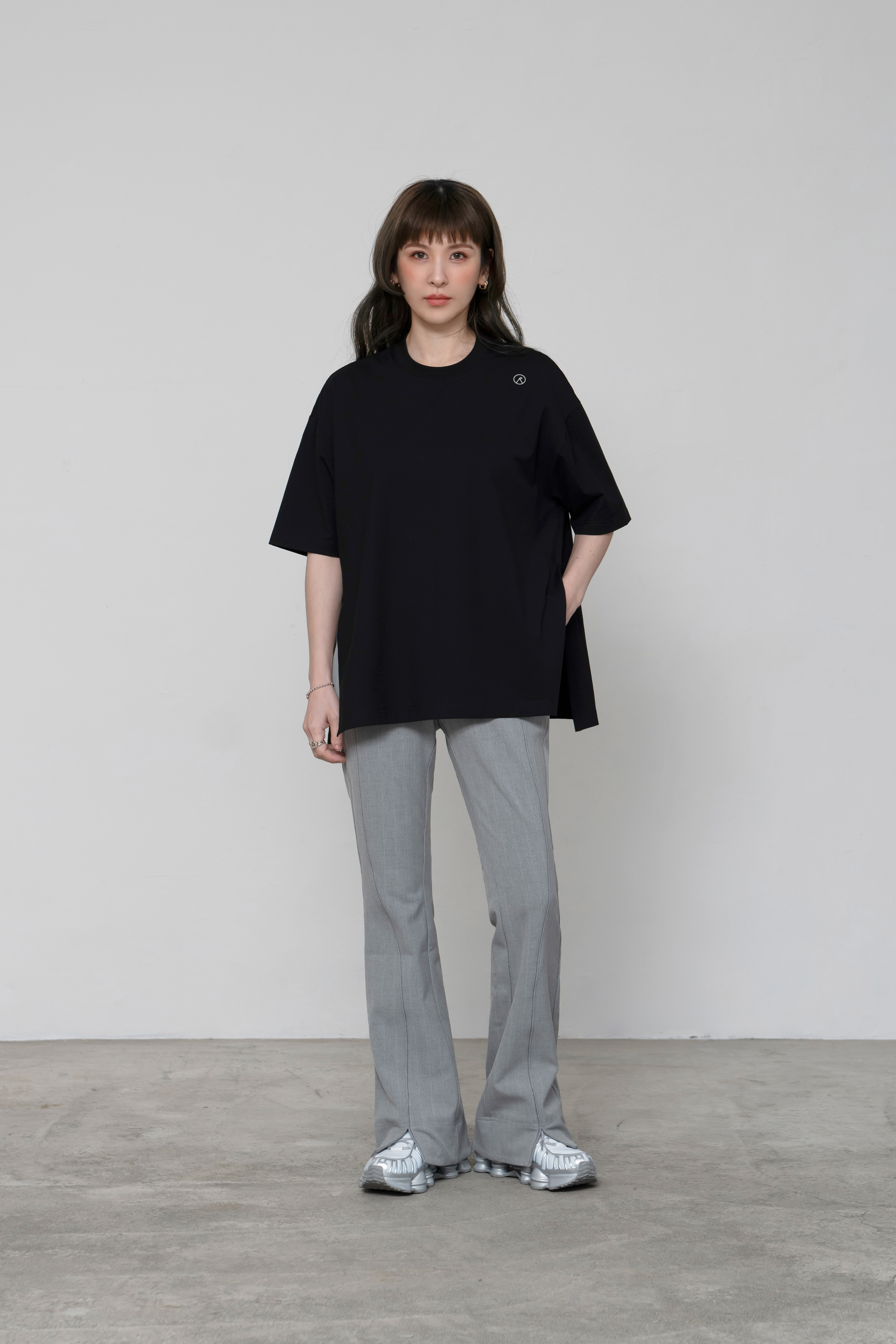 RE:tain - Slit Bottom Tee | Black