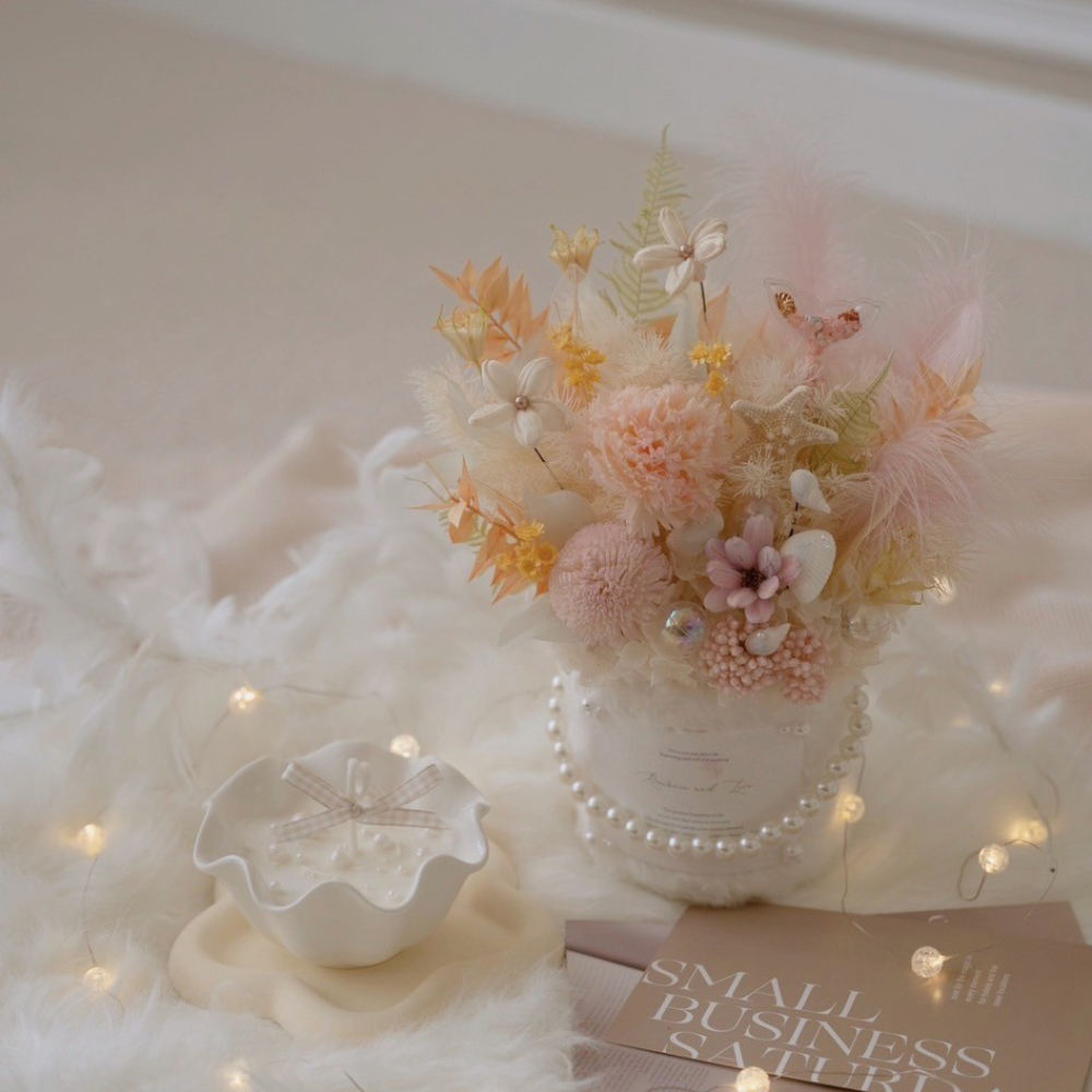 海洋珍珠毛毛永生盆花 蜜糖香檳康乃馨＆貝殼波浪香氛蠟燭