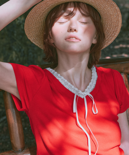 RONRON STRING RIBBON LACE V NECK SLIM CROP T SHIRT