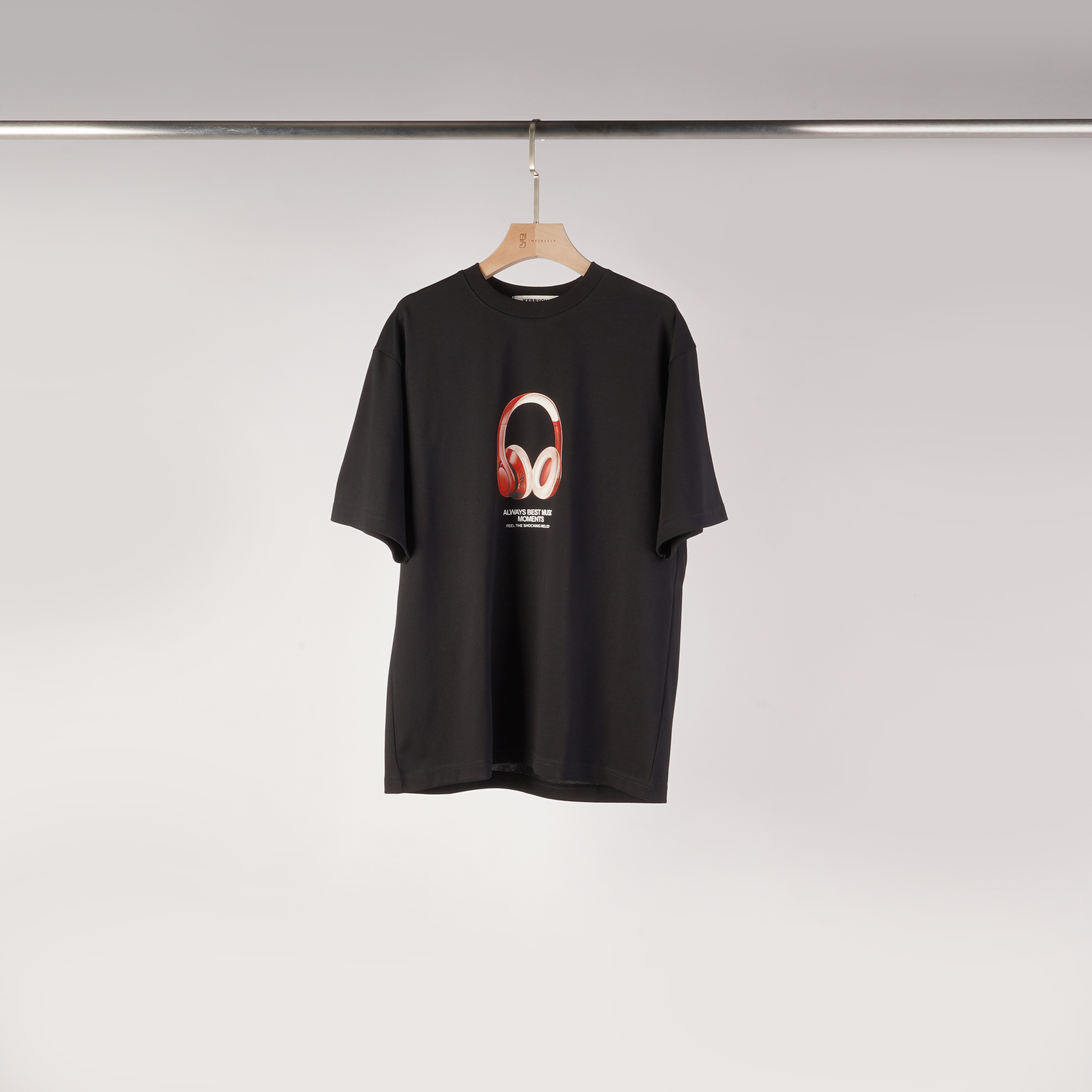 質感耳機英字短T | M | 2色