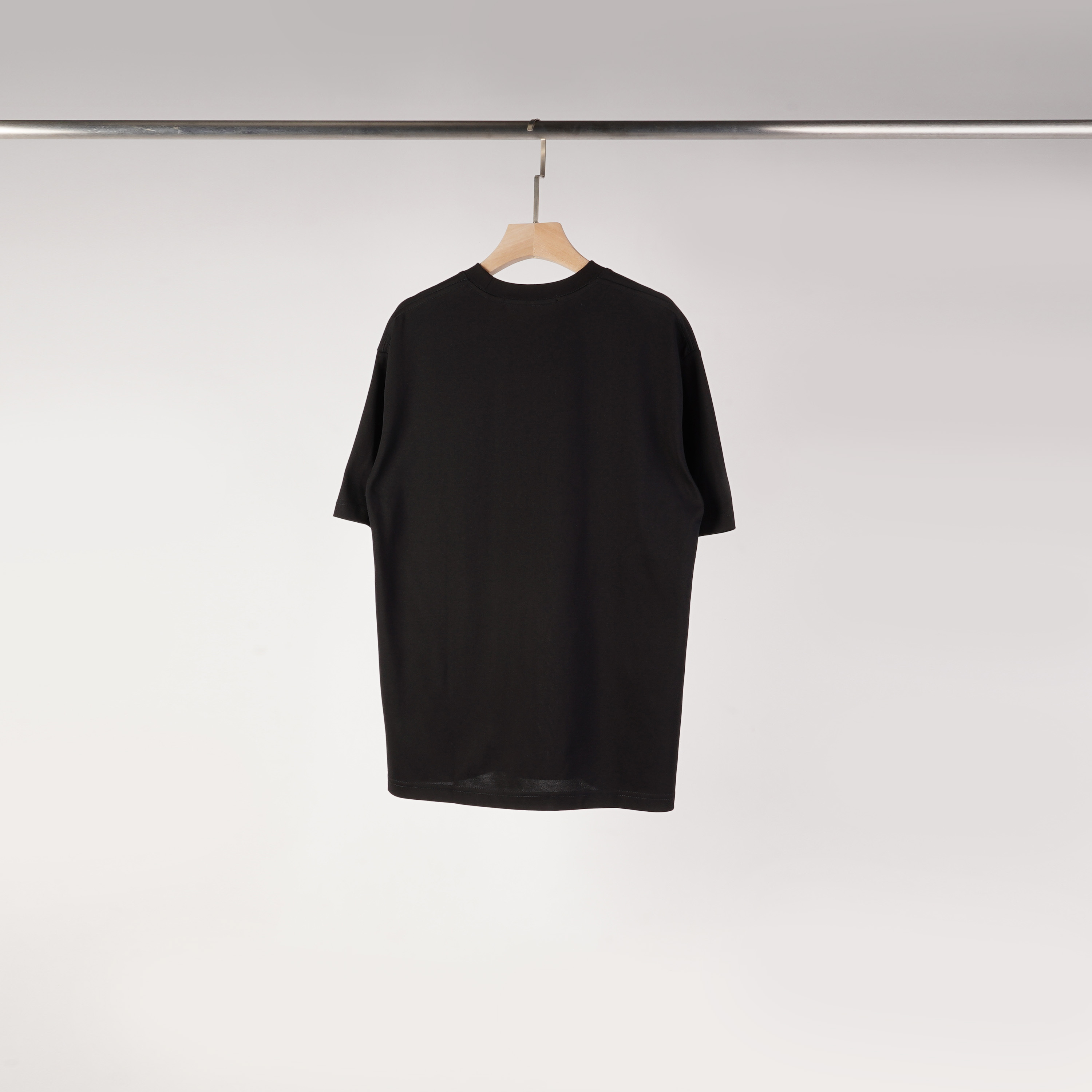 質感耳機英字短T | M | 2色