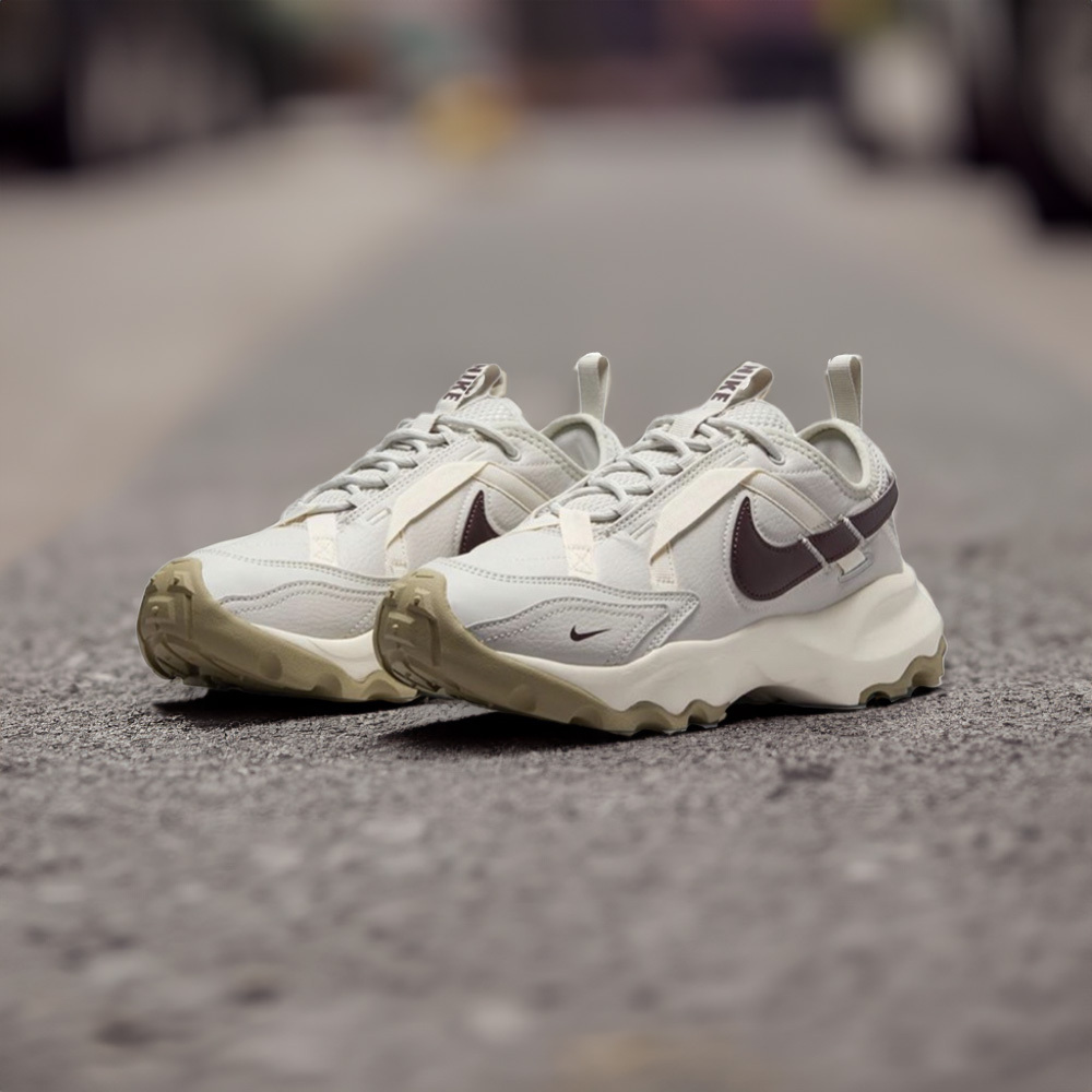 W Nike TC 7900 奶白 酒紅勾  DD9682-003