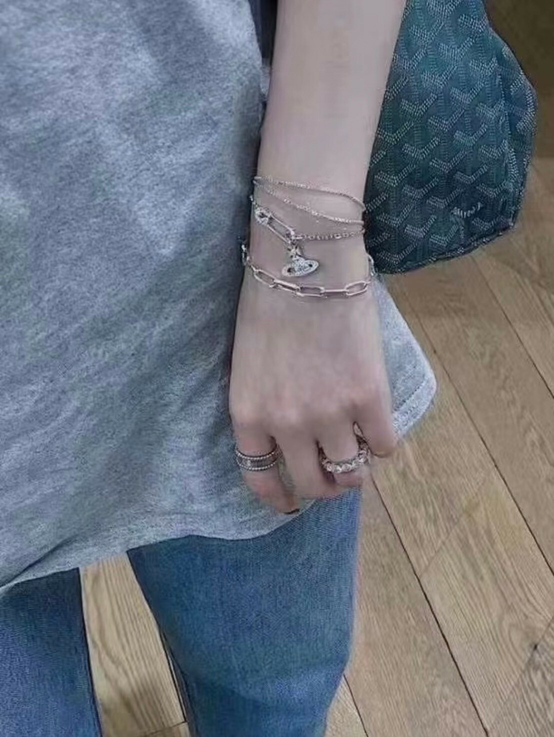 Vivienne Westwood 缺貨款 銀色滿鑽土星Logo別針手鍊 西太后