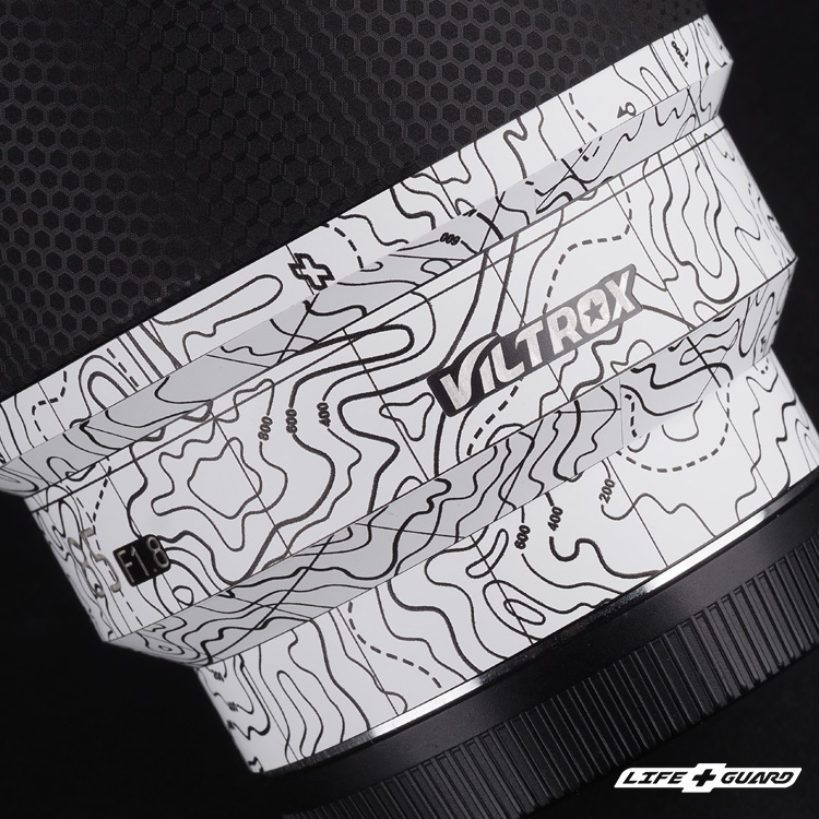 等高白貼膜質感特寫，LIFE+GUARD 設計風格