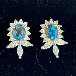 T233湖水藍拓帕石耳環