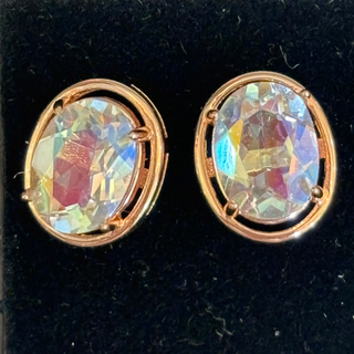 T261人造亞歷山大耳環