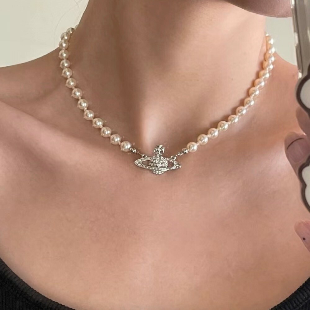 Vivienne Westwood 經典款 浮雕土星帶鑽Logo 珍珠項鍊 西太后