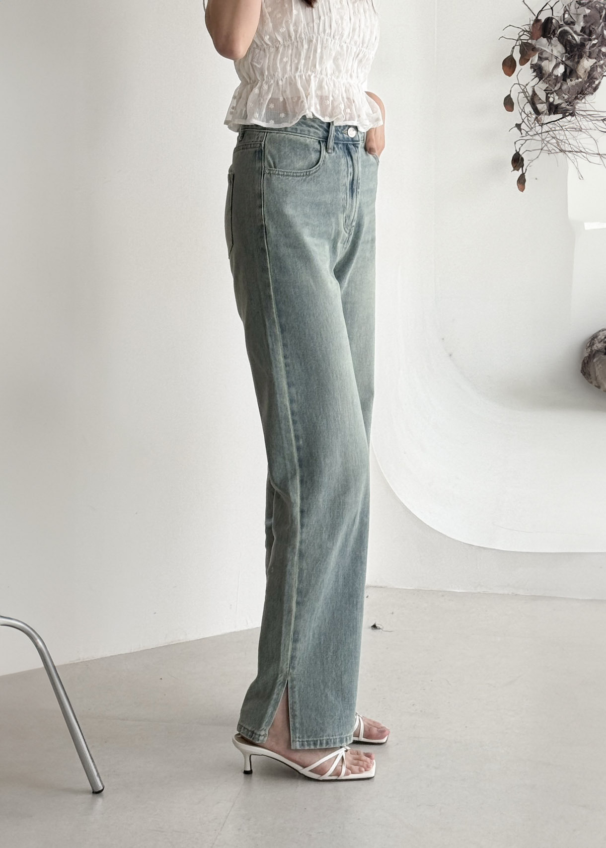 『最後現貨』guten made/捨不得換 刷白開衩長腿牛仔褲-淺藍