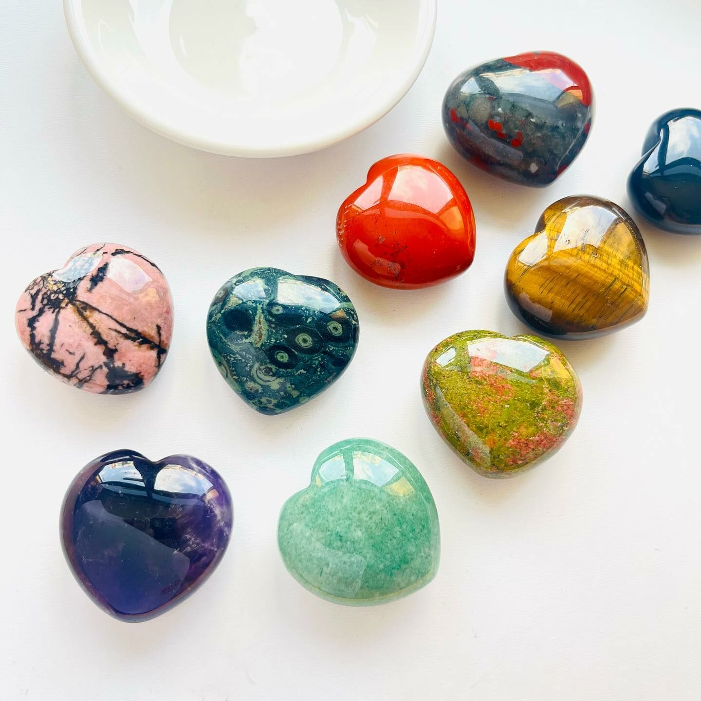 [原石] 水晶愛心 薔薇輝石、剛巴巴碧玉、紅碧玉、龍血石、 夢幻紫晶、東菱玉、花綠寶、虎眼石、黑曜石