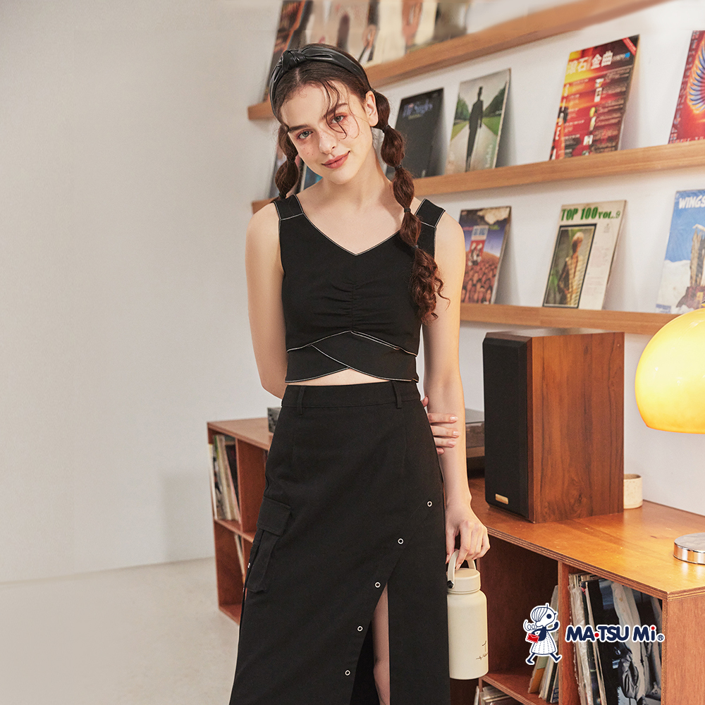 MA‧TSU Mi 寬肩帶剪裁車線感短版背心(卡.黑)