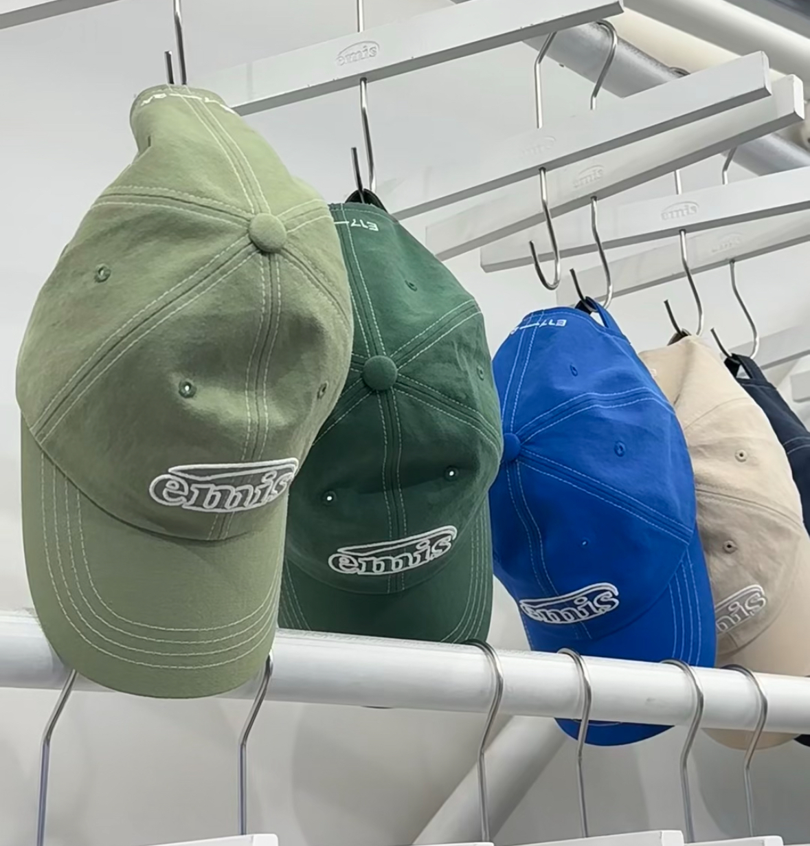 韓國連線🇰🇷EMIS WHITE STITCH BALL CAP 春季新款 外縫線 刺繡老帽 棒球帽/預購