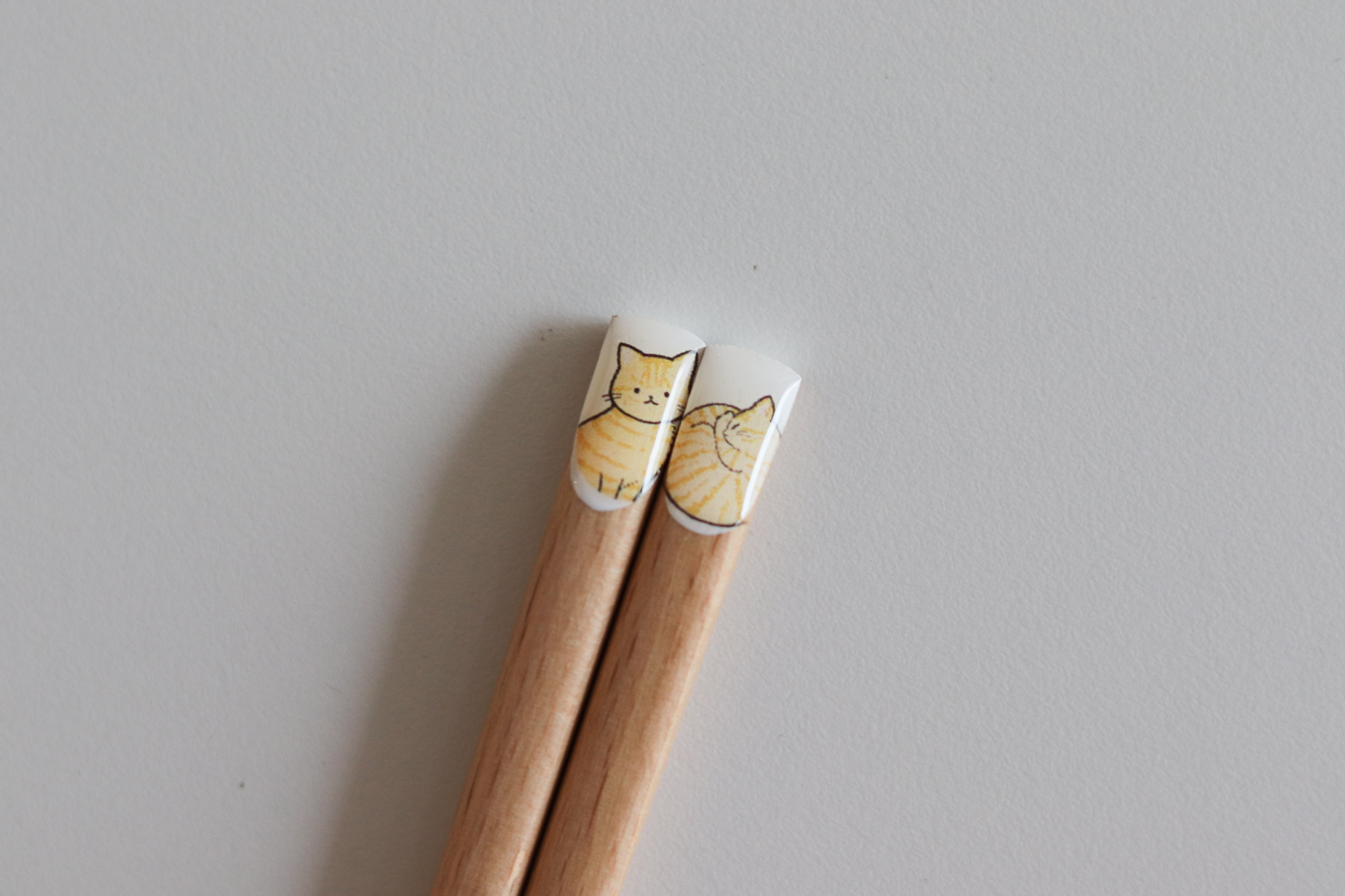 日本 可愛的貓咪 茶虎斑 木筷