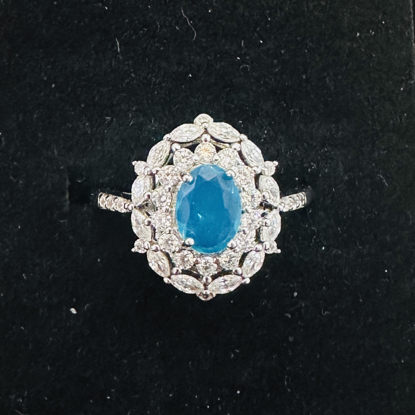 T358湖水藍綠托帕石戒指