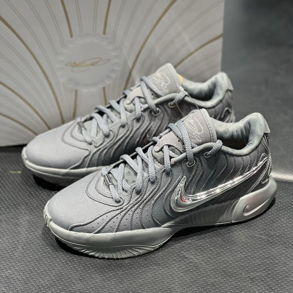 ナイキ LEBRON XXI EP 31cm レブロン21 cool grey Nike Men's Lebron 21 XXI Basketball Shoes Size 9.5 Cool Grey