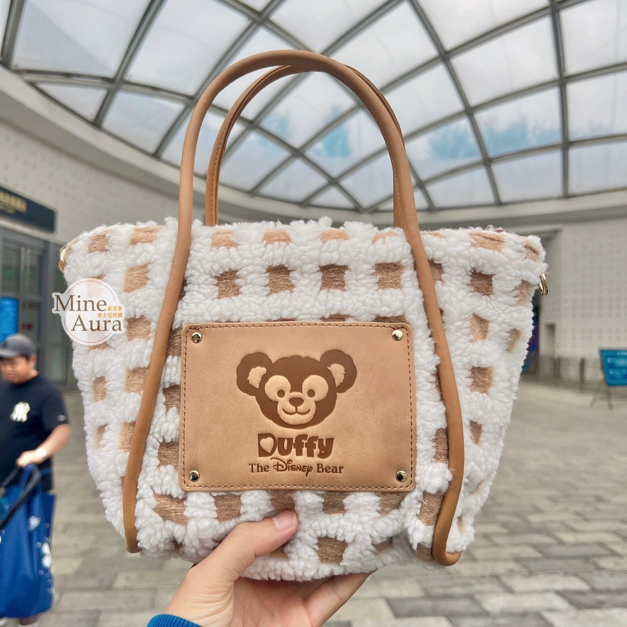 (限時特價) 達菲 Duffy 毛毛格紋設計 大頭吊飾  手提包 托特包 -上海迪士尼樂園