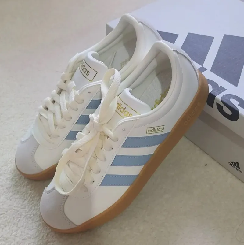 ADIDAS COURT 小SAMBA 焦糖底 "BABY BLUE" (雙11限時優惠!)