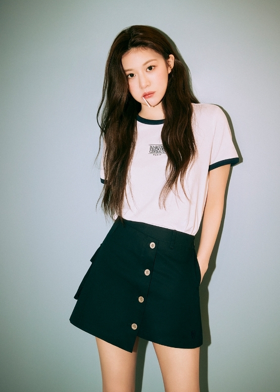 #現貨優惠 韓國 Marithe  高允貞代言款 LOGO RINGER TEE 滾邊 刺繡 短版 MFG 限量短踢