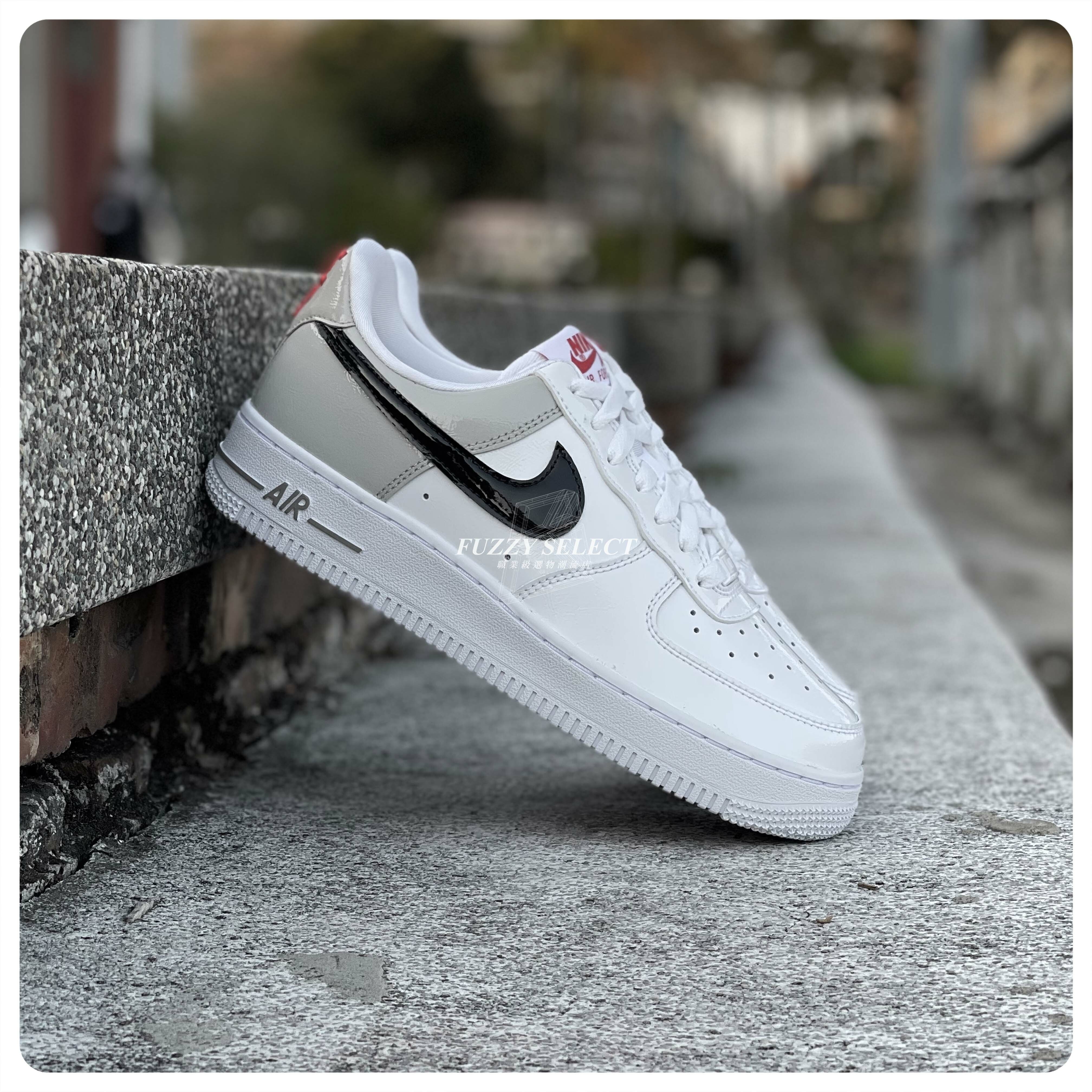 【逢甲FUZZY】W Nike Air Force 1 "Light Iron Ore" 漆皮 刺繡 白灰 DQ7570-001