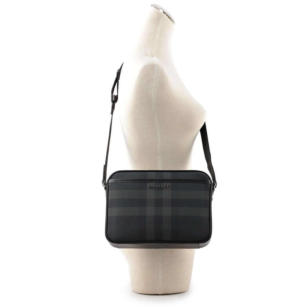 【BURBERRY】Muswell 格紋帆布及牛皮拉鍊斜背包(炭灰色) 8068588