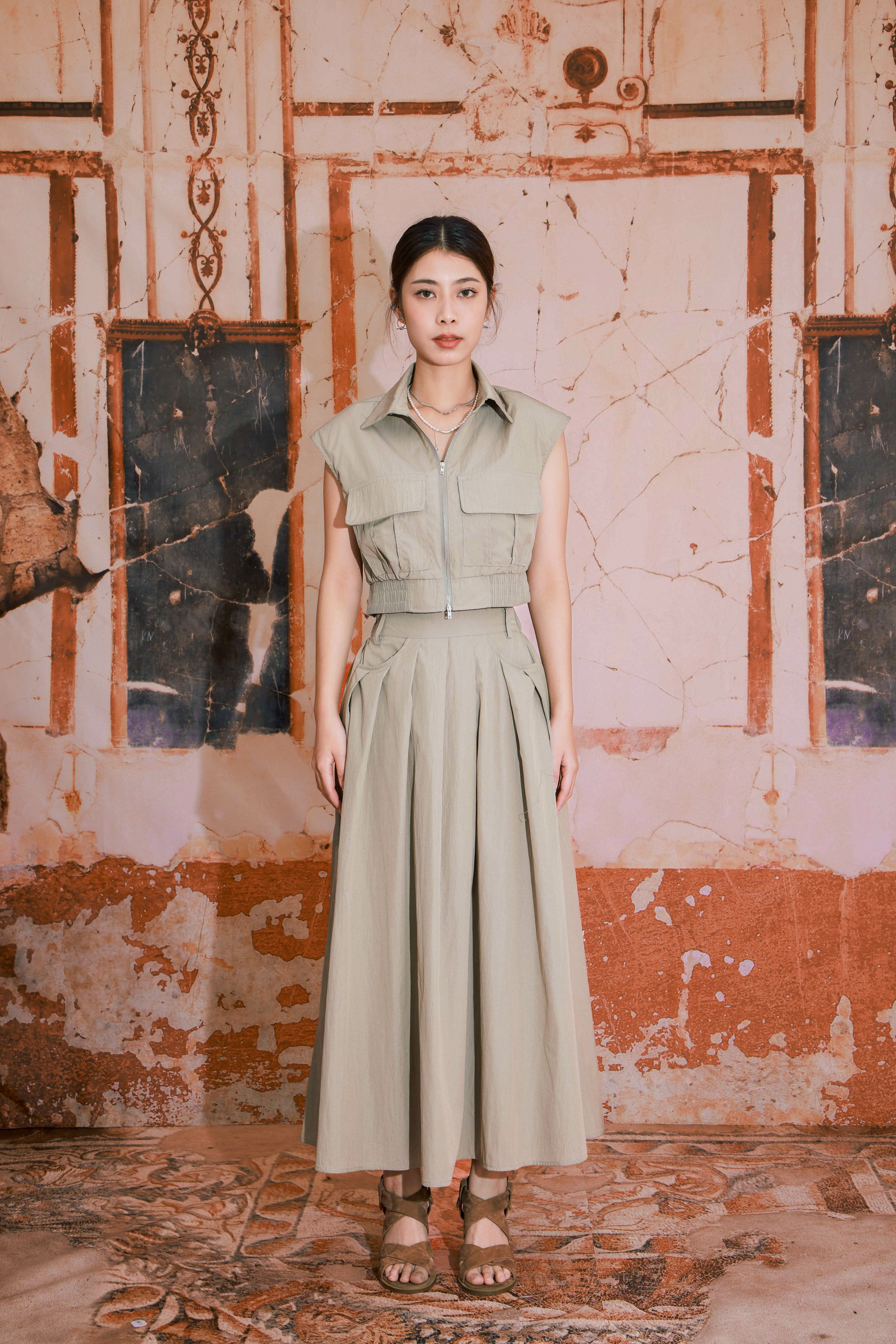 造型 856（套裝＋涼鞋）