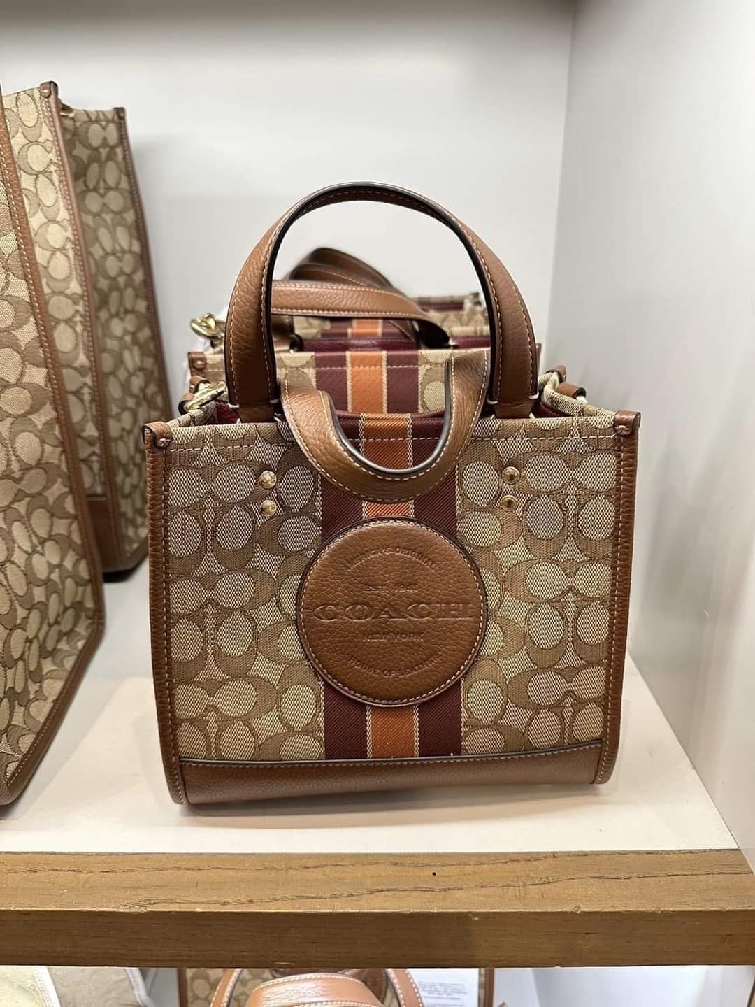 Coach Dempsey Tote22 啡色