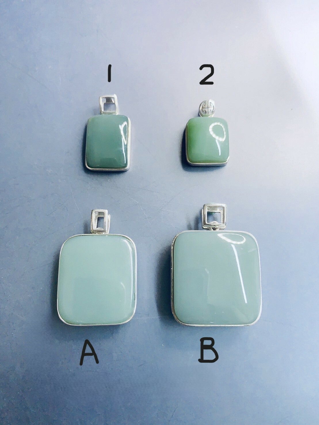 莫蘭迪色丨和田玉高品玉色_鴨蛋青色銀鑲項墜