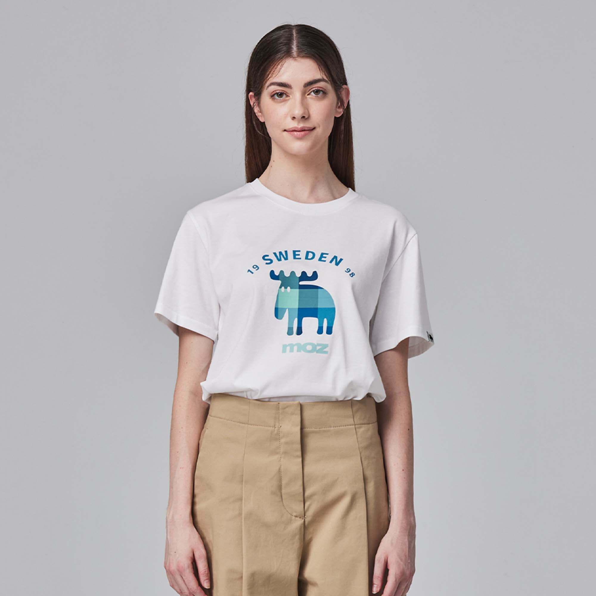 moz瑞典 格紋駝鹿 舒適柔棉 100%純棉短T-經典白(亞洲版)男女共款