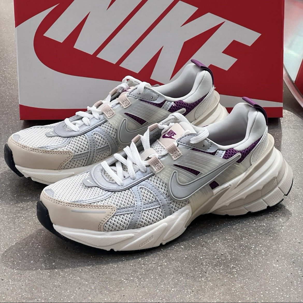 Nike V2K Run Premium Light Bone 復古紫白 米白銀紫 Y2K 老爹鞋